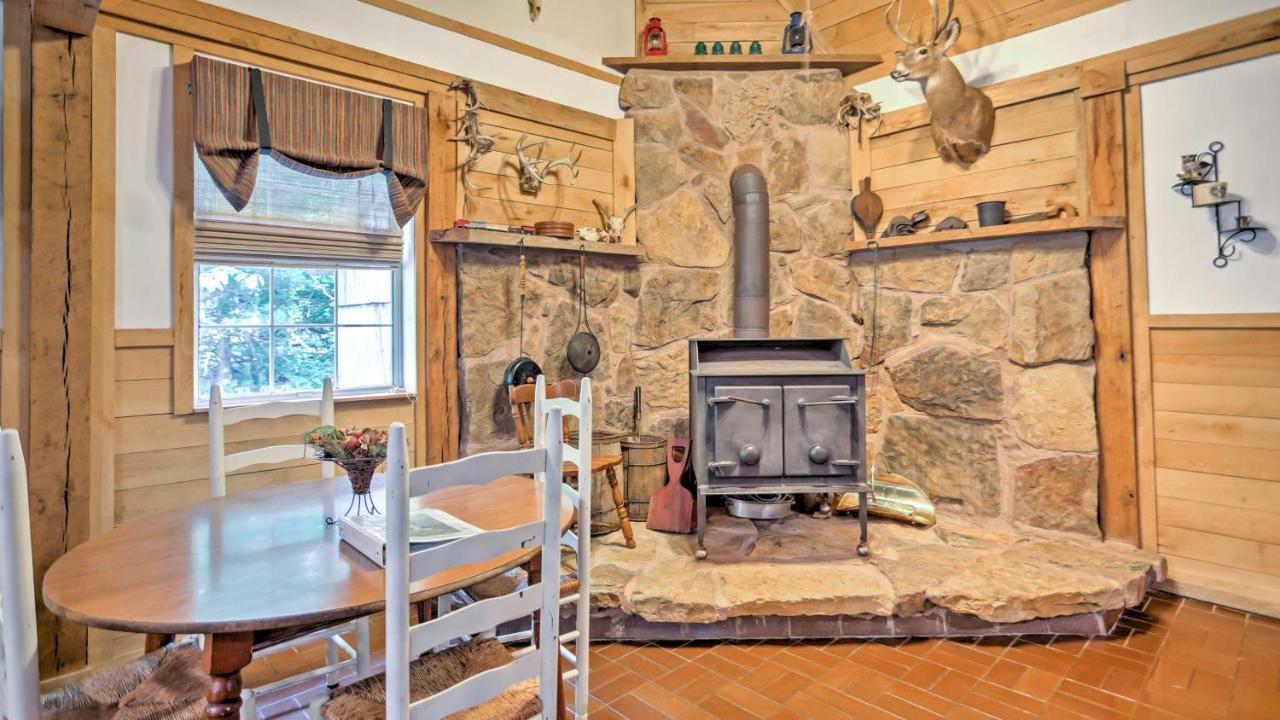 Rustic Taswell Cabin Grill And Walk To Patoka Lake! 外观 照片